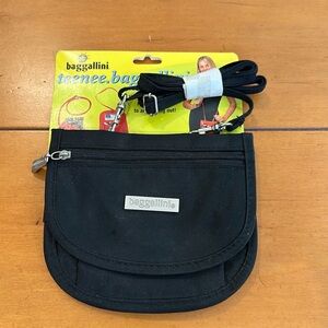 Teenee Baggallini Travel Pouch